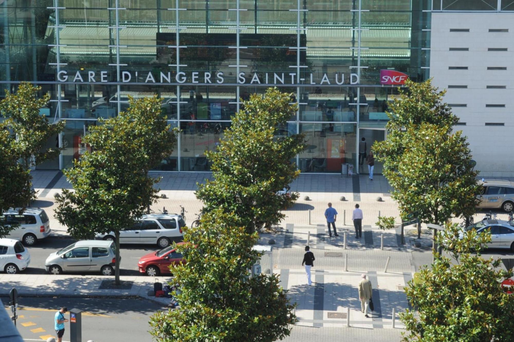 Grand Hotel De La Gare Angers Exterior photo