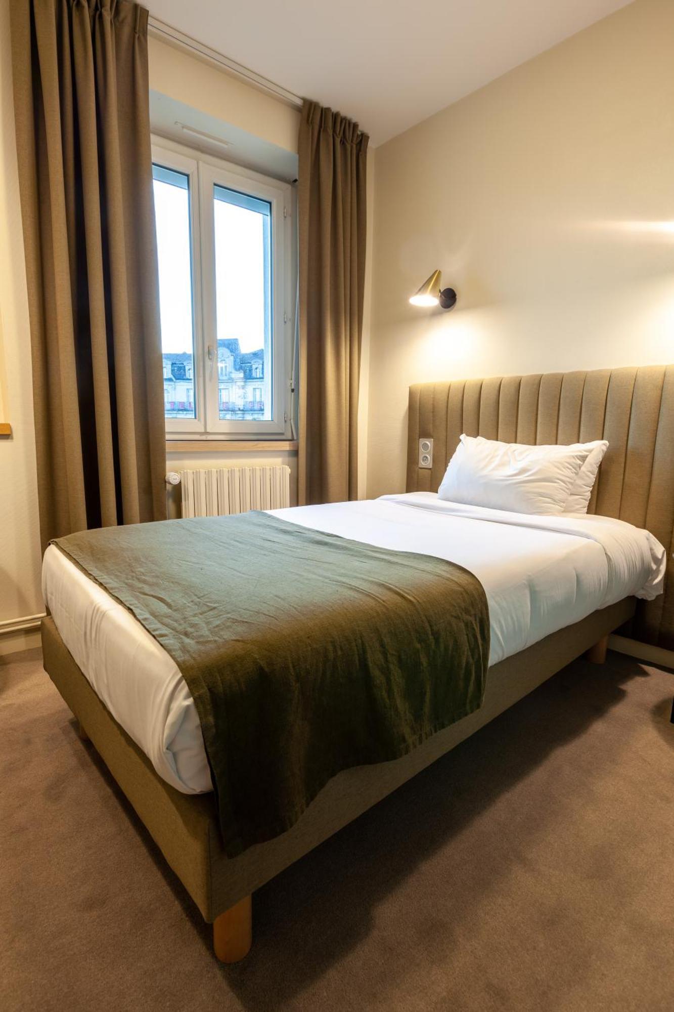 Grand Hotel De La Gare Angers Exterior photo