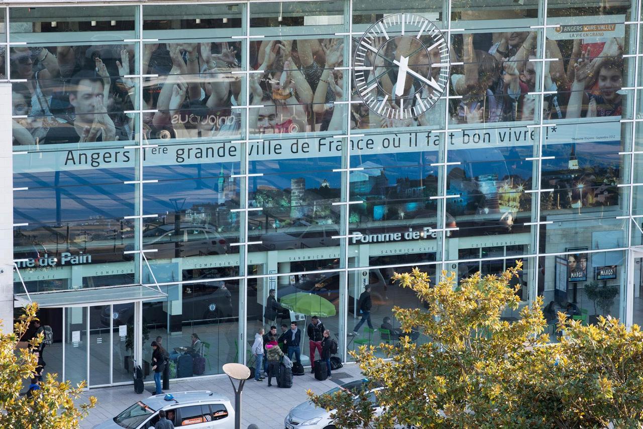 Grand Hotel De La Gare Angers Exterior photo